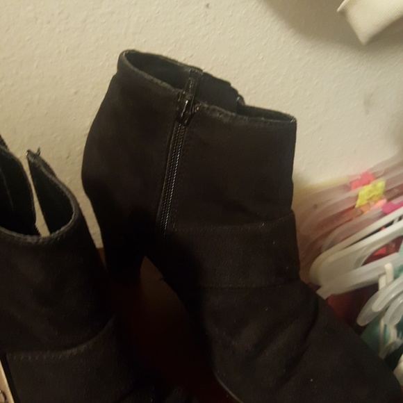 boots - Picture 2 of 2